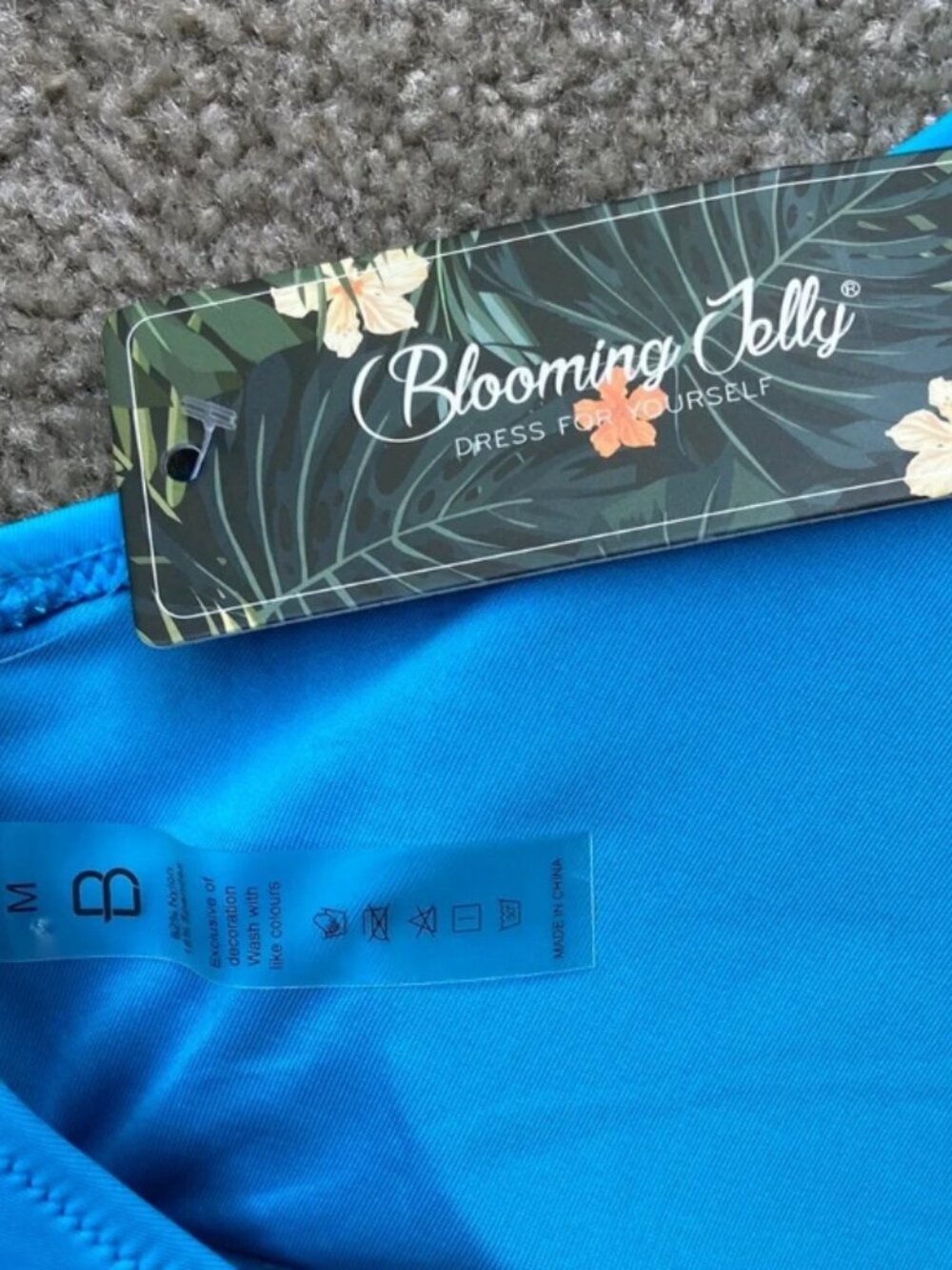 🪷NWT Blooming Jelly Women's Wrap Bikini Top Size M Aqua Blue - Picture 6 of 11